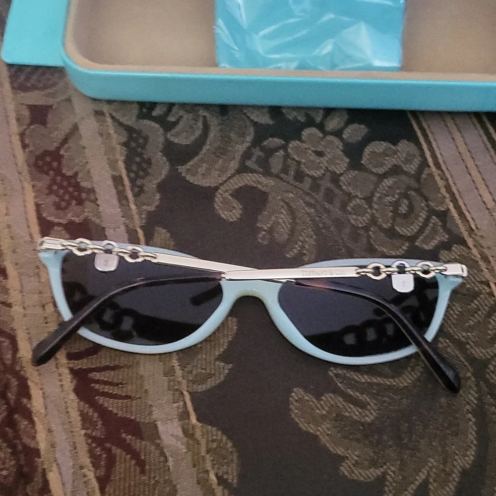 Tiffany absolutely gorgeous sunglasses  New  pair new case bag Beautiful